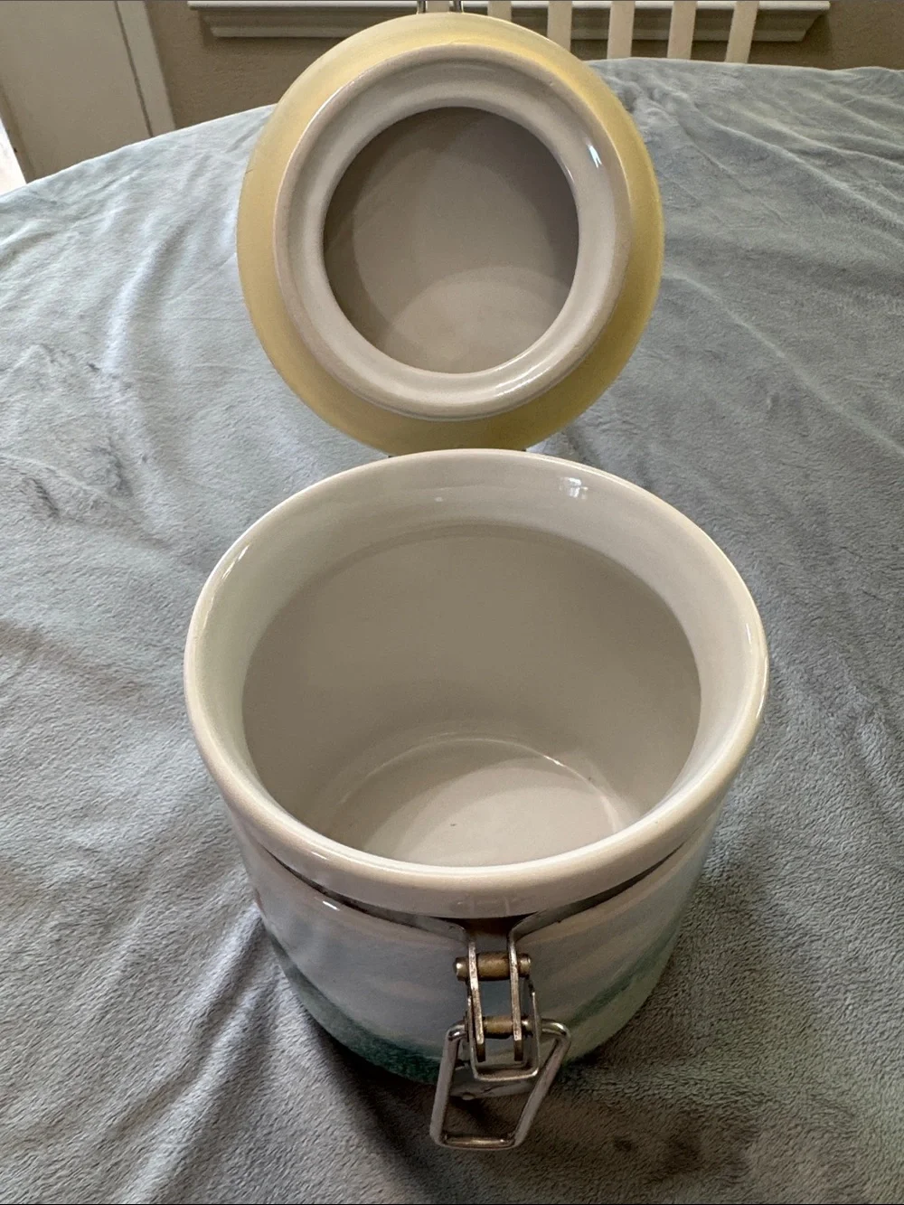 DISNEY WINNIE the POOH Canister Jar Metal Clasp Closure 6.5”x 5” Kitchen Storage